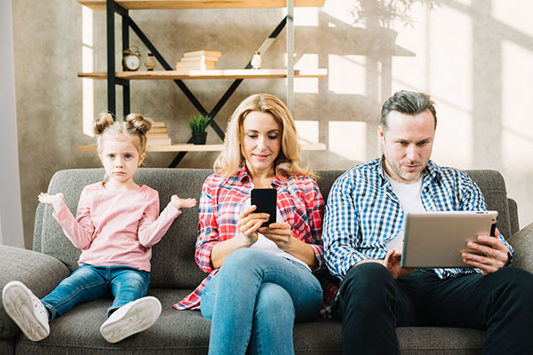 angry-daughter-sitting-couch-with-her-mother-father-using-digital-tablet-cellphone-home