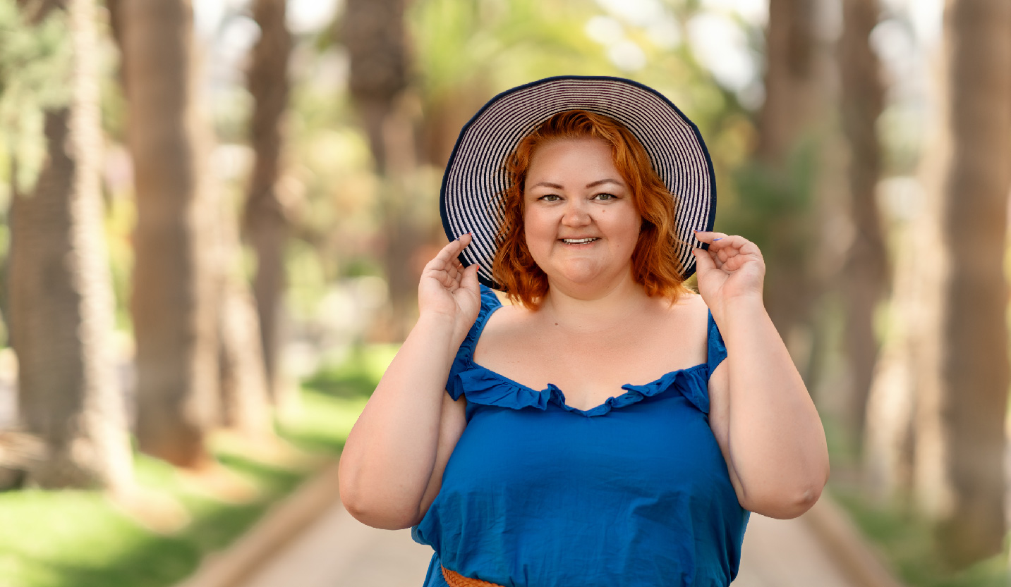 woman-wearing-a-sunhat
